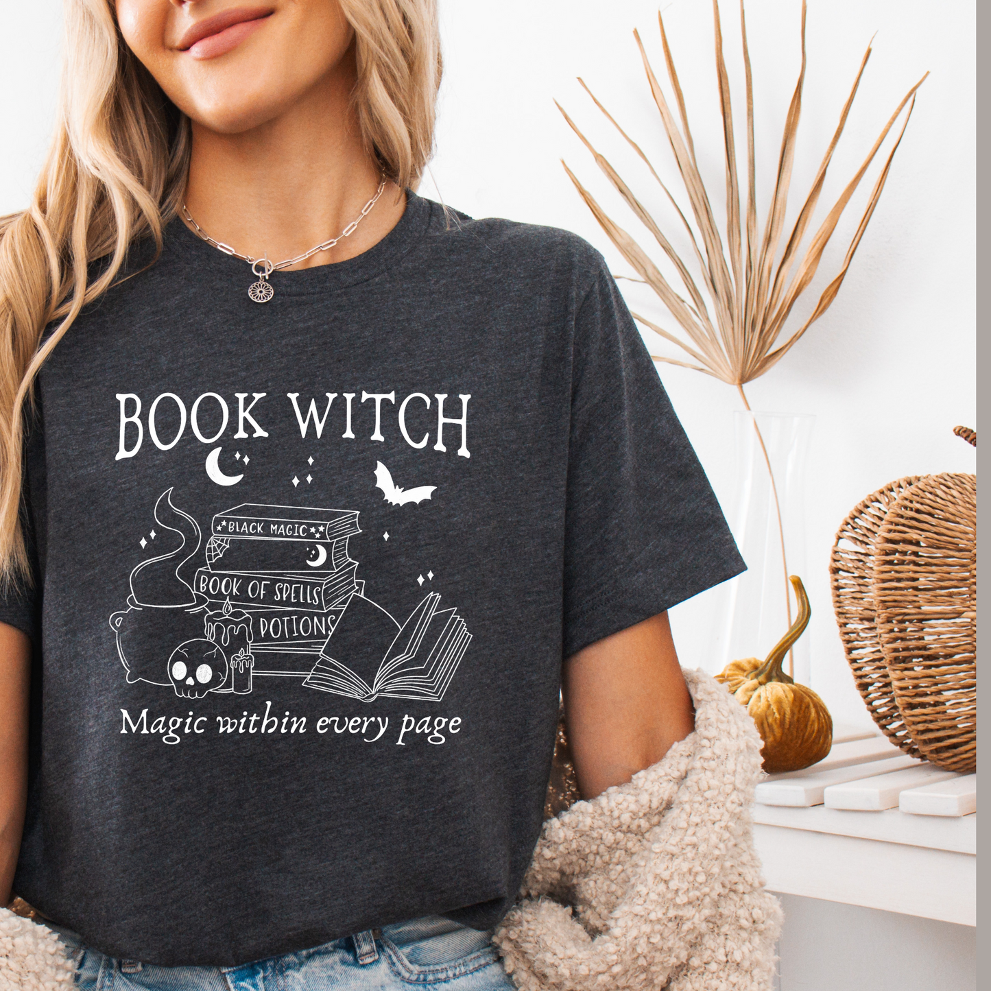 T-Shirt | Book Witch | Druck | Bookish T-Shirt