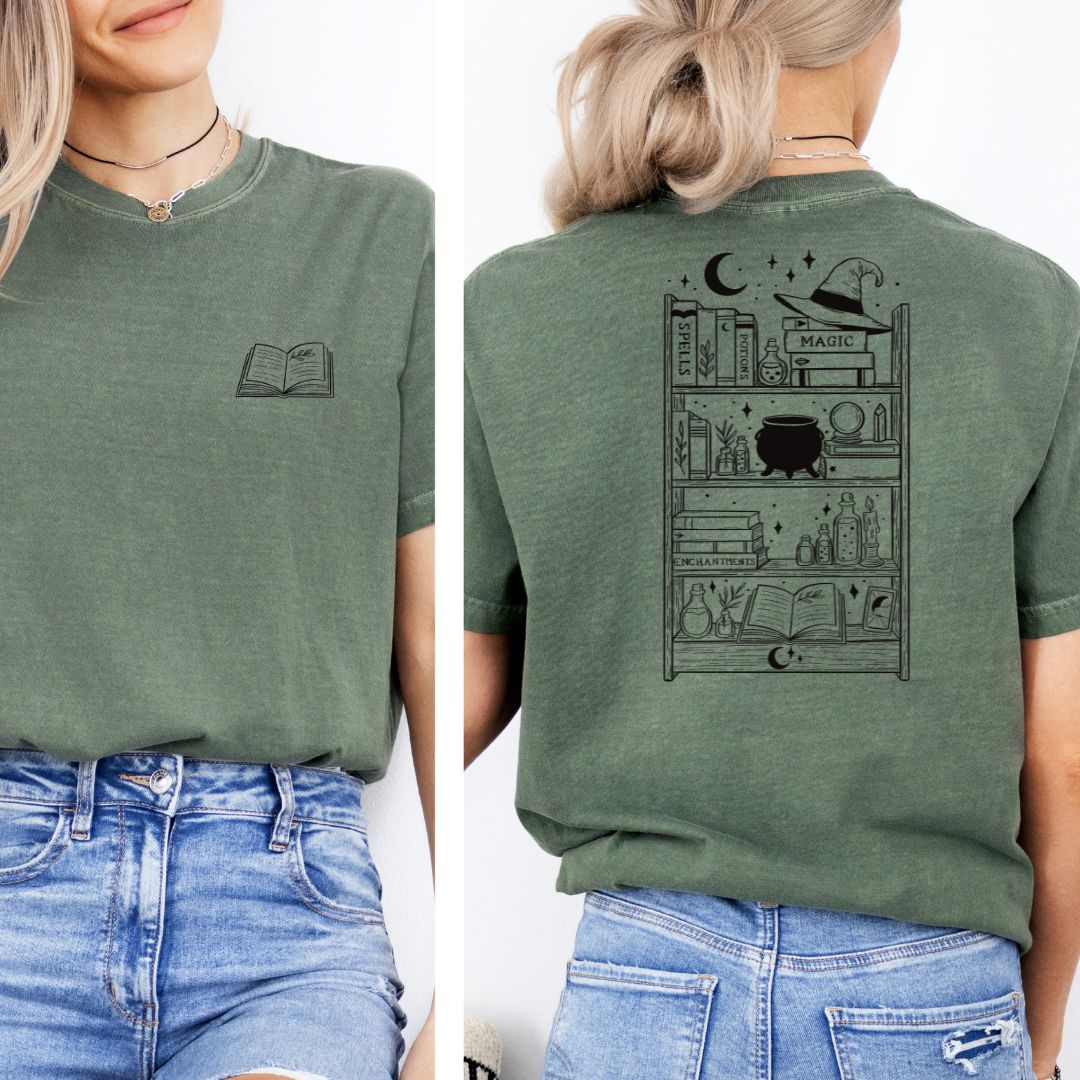 Premium T-Shirt | Witchy Bookshelf | Druck | Bookish Halloween