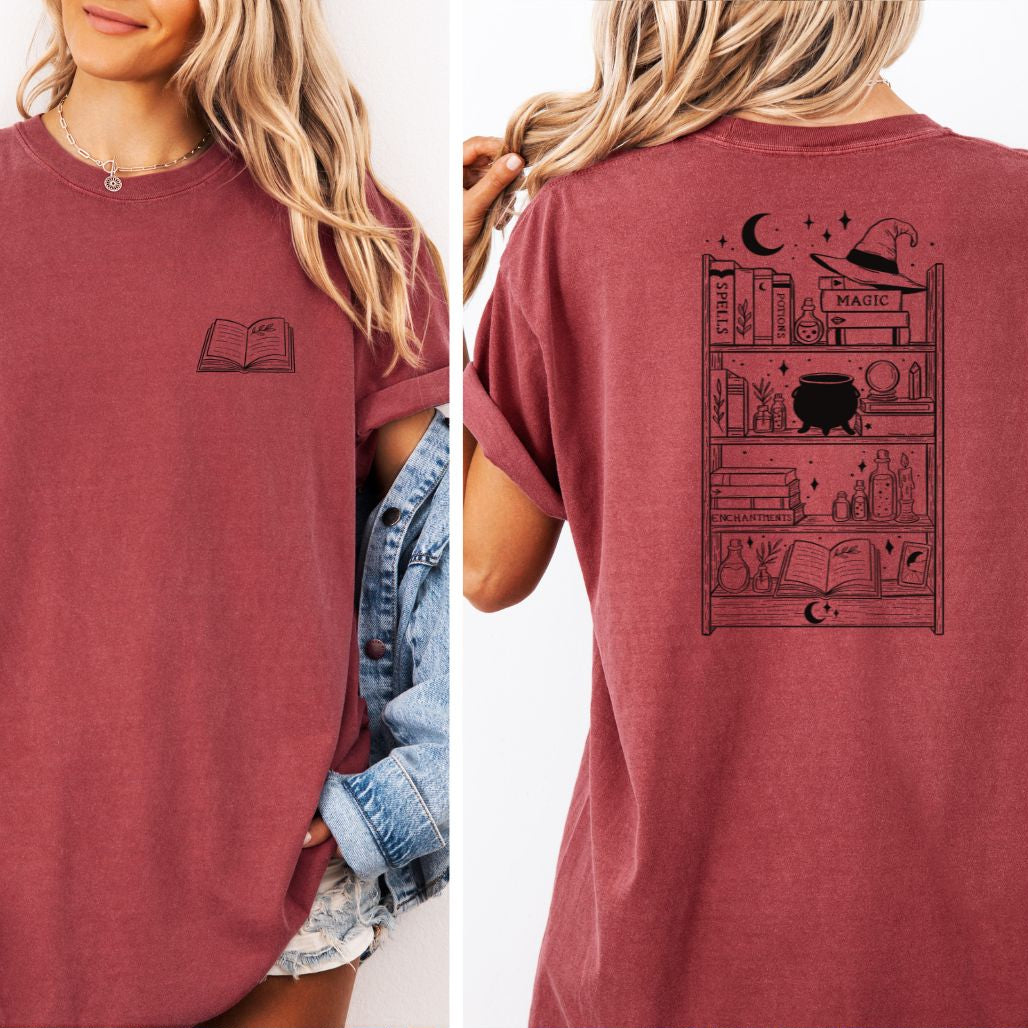 Premium T-Shirt | Witchy Bookshelf | Druck | Bookish Halloween