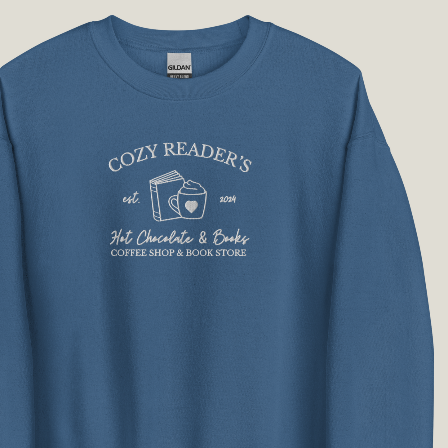 Sweatshirt | Cozy Readers | bestickt | Bookish Sweatshirt