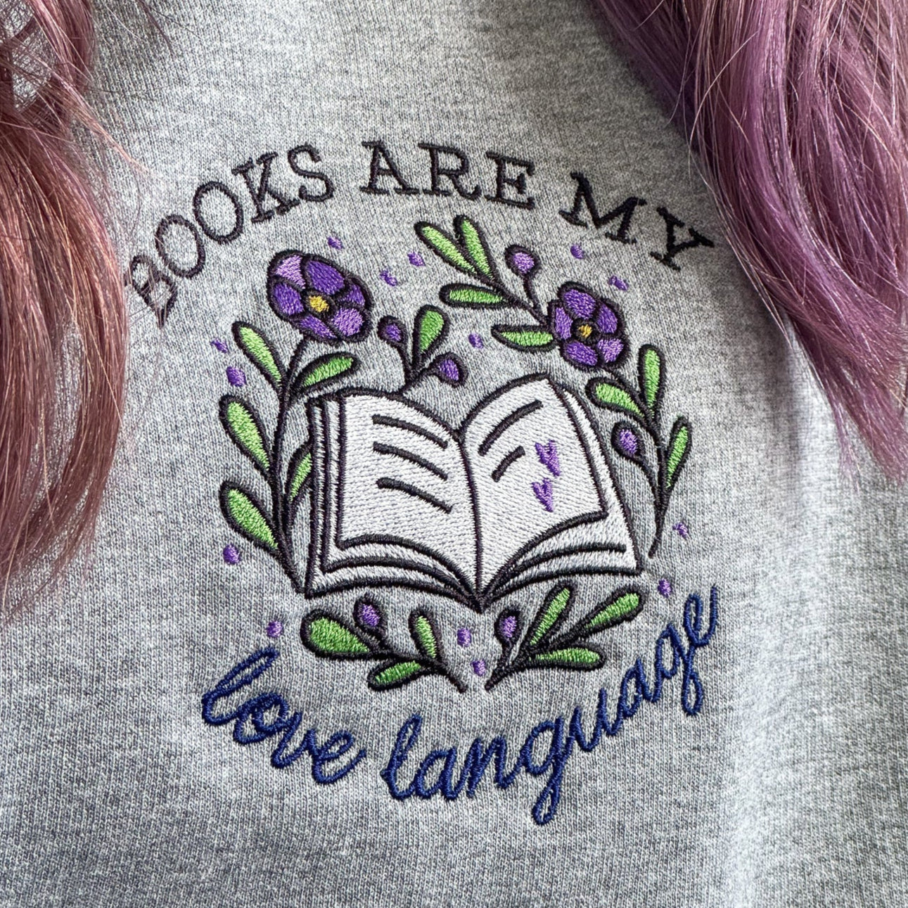 Sweatshirt | Books are my Love Language | bestickt | Bookish Sweatshirt