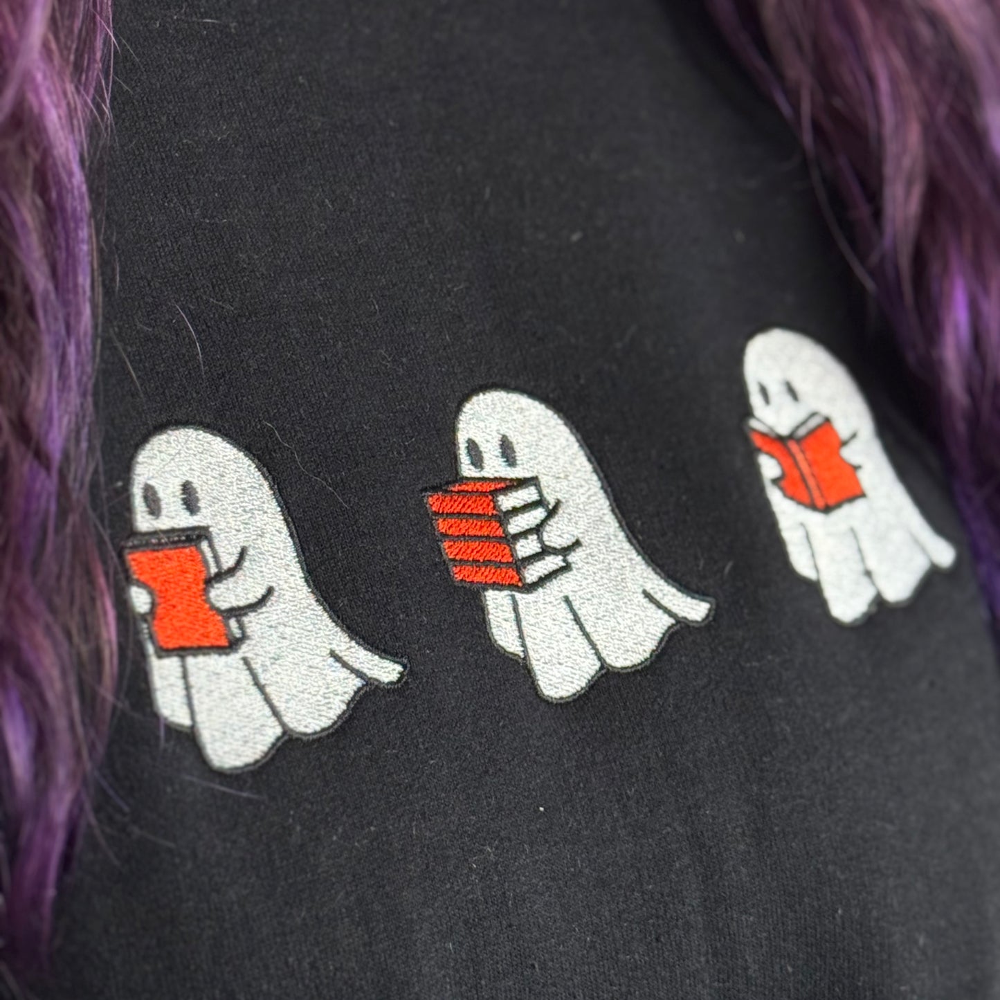 Hoodie | Bookish Ghosts | bestickt | Bookish Halloween