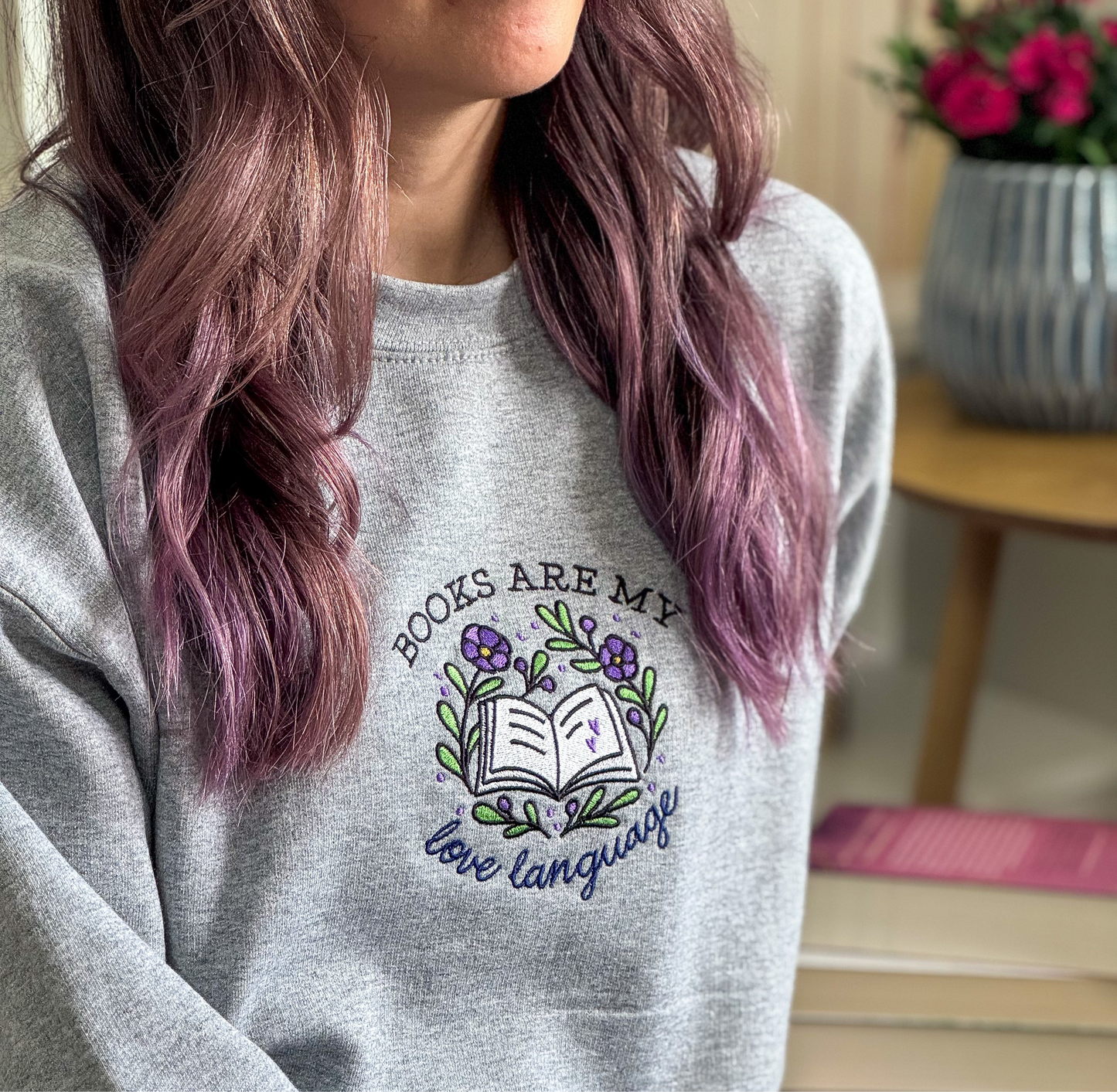 Sweatshirt | Books are my Love Language | bestickt | Bookish Sweatshirt