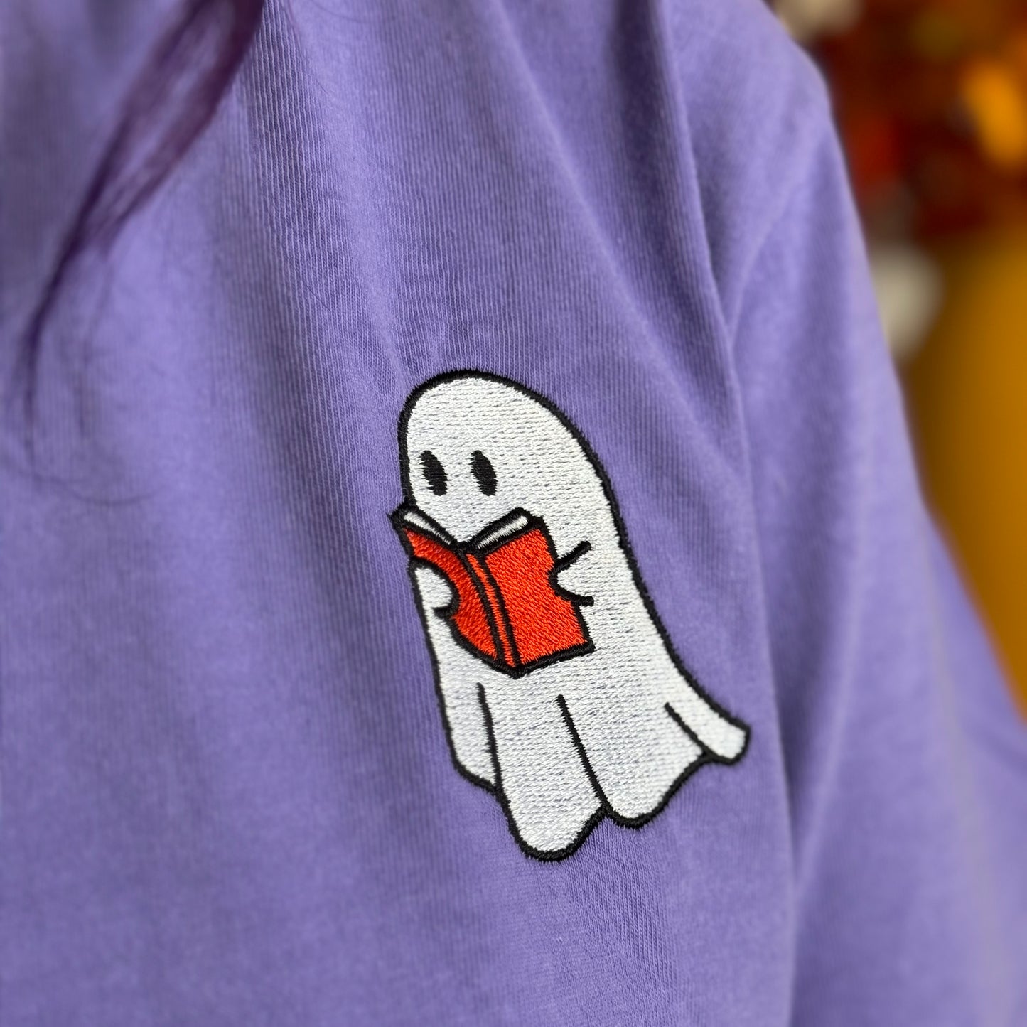 Premium T-Shirt I Book Ghost I bestickt I Bookish Halloween