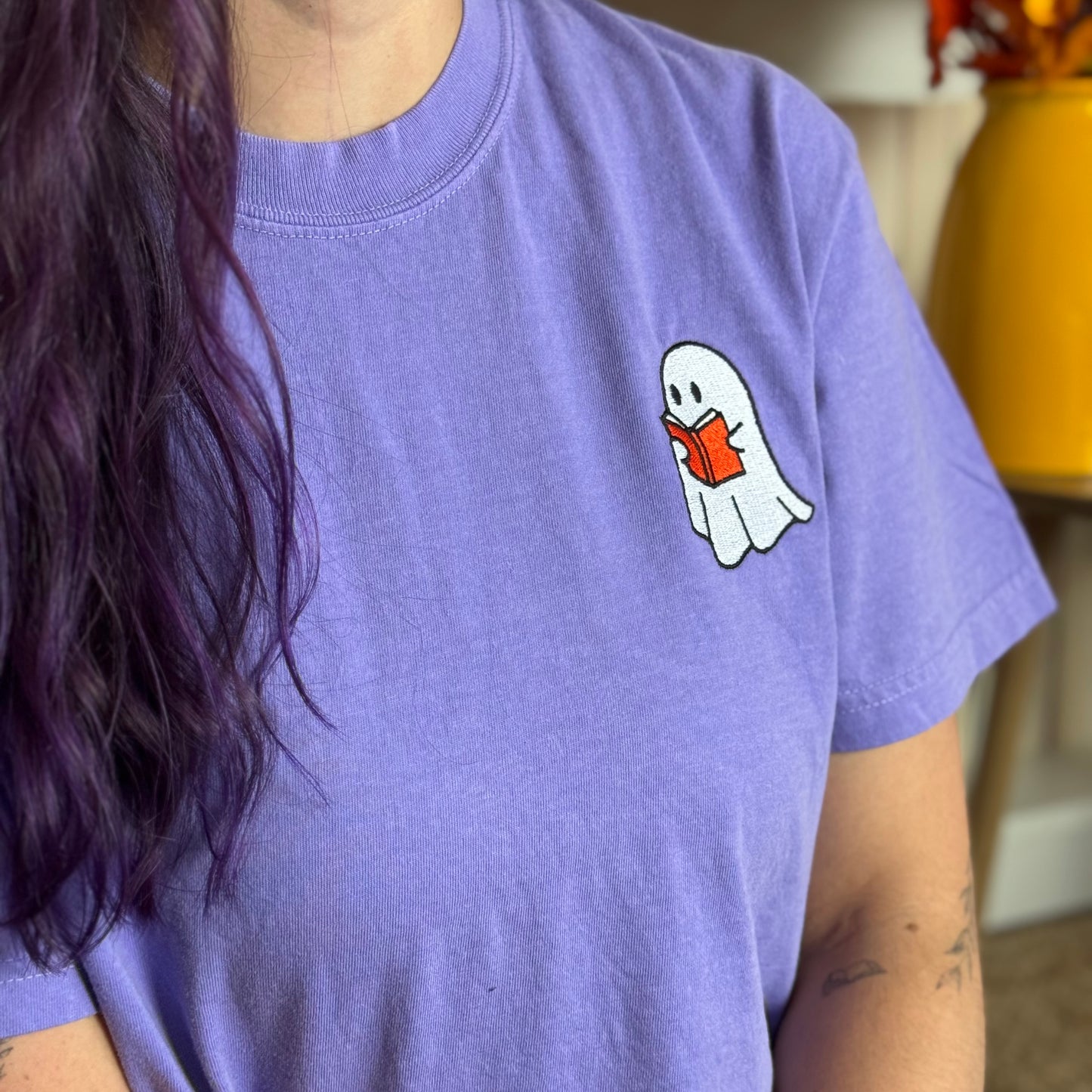 Premium T-Shirt I Book Ghost I bestickt I Bookish Halloween