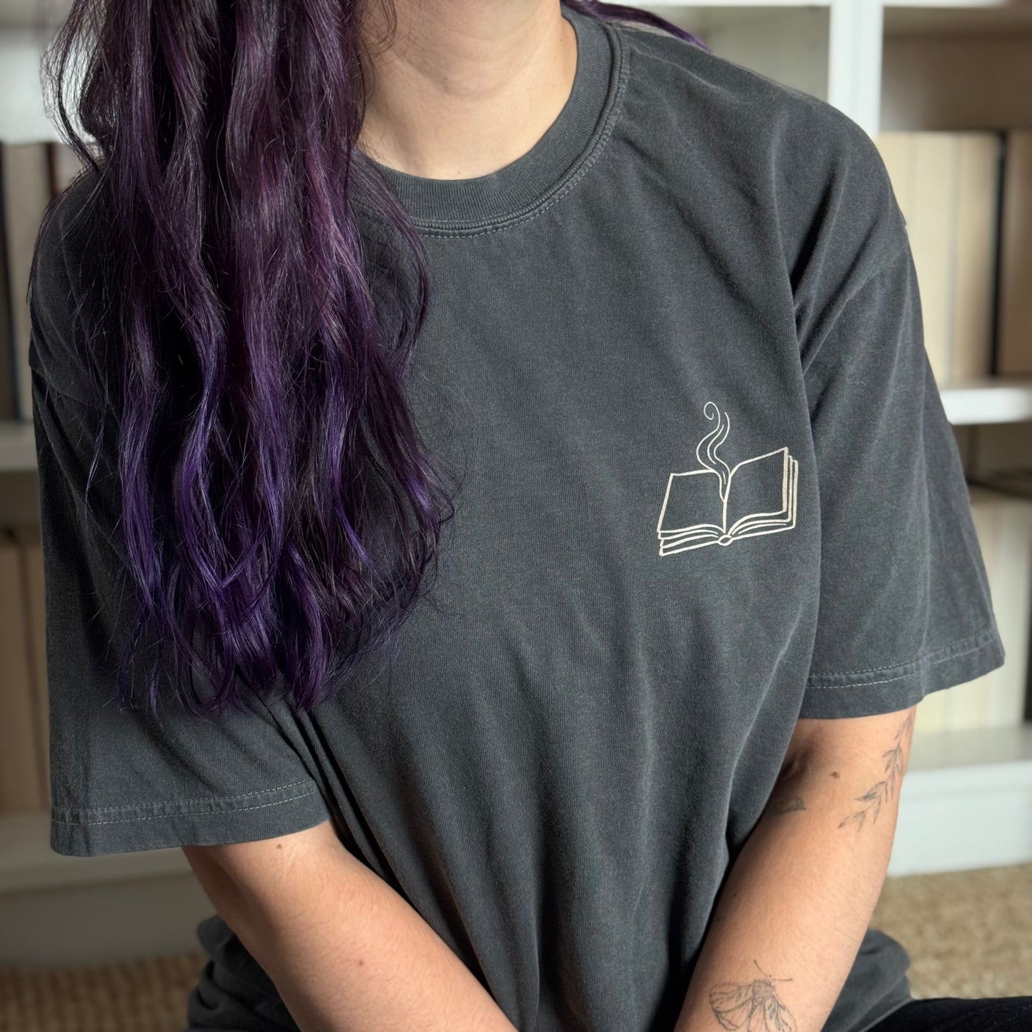 Premium T-Shirt | Book Witch (Back Print) | Druck | Bookish Halloween