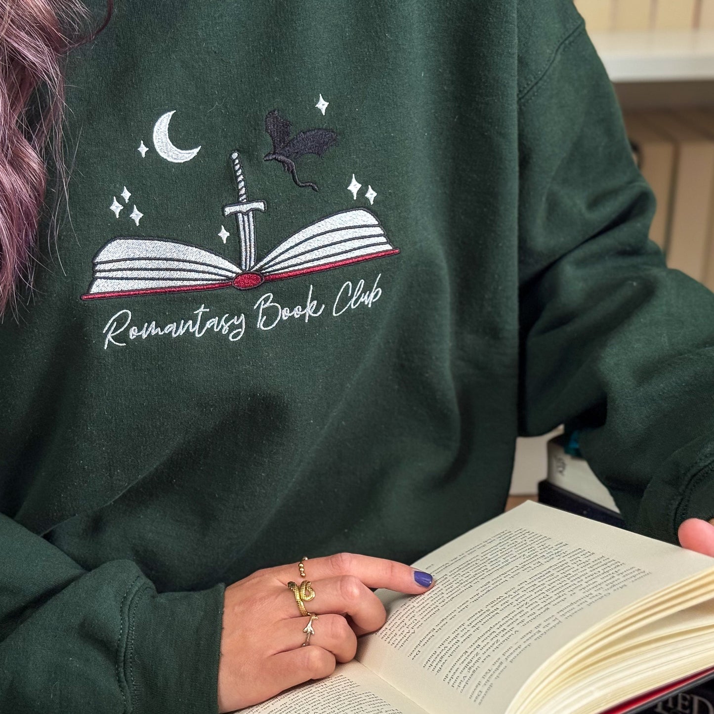 Sweatshirt | Romantasy Book Club | bestickt | Bookish Sweatshirt