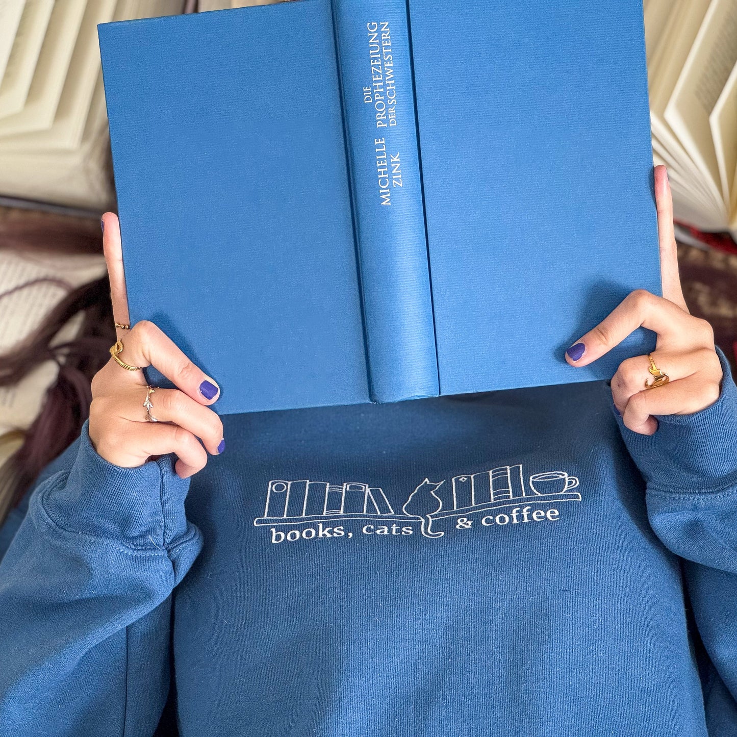 Sweatshirt | Bookish Cat | bestickt | Bookish Sweatshirt