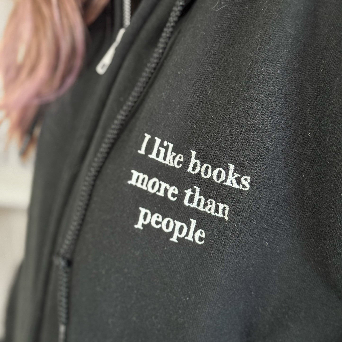 Sweatjacke | I like books more than people | bestickt | Bookish Sweatjacke