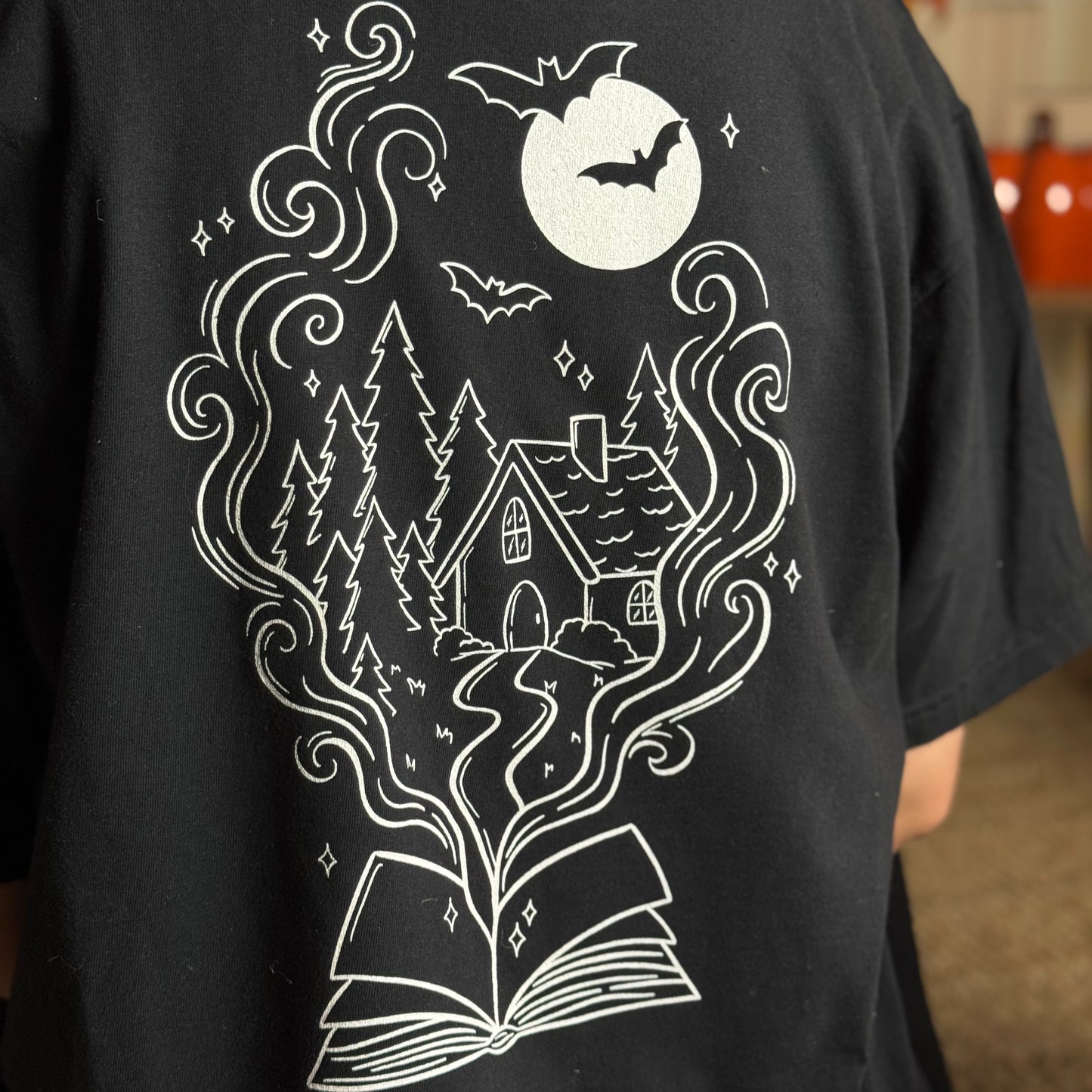Premium T-Shirt | Witchy Book | Druck | Bookish Halloween