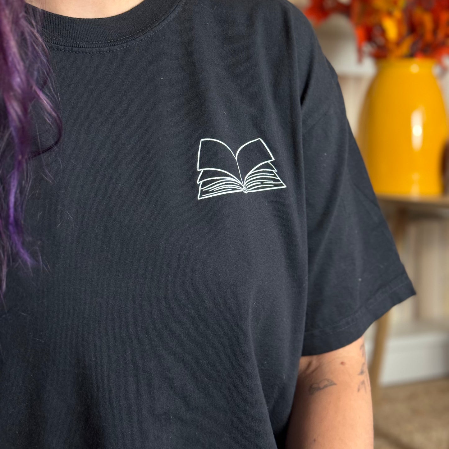 Premium T-Shirt | Witchy Book | Druck | Bookish Halloween