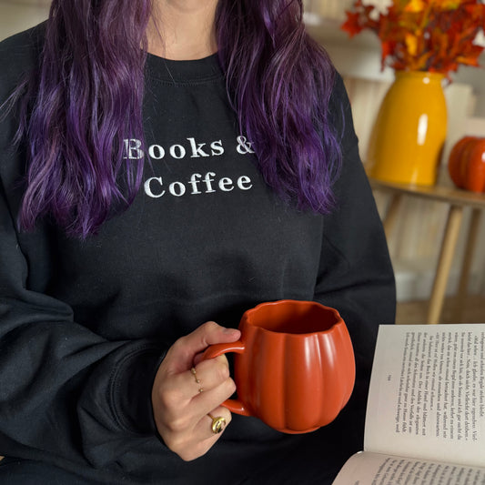 Sweatshirt | Books & Coffee | bestickt | Bookish Autumn