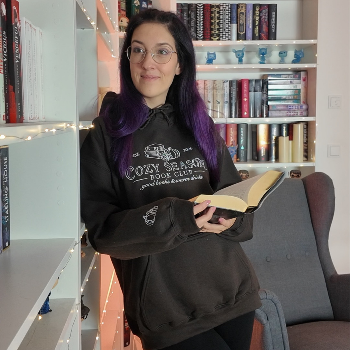 Bookish Hoodie - Cozy Season Book Club bestickt