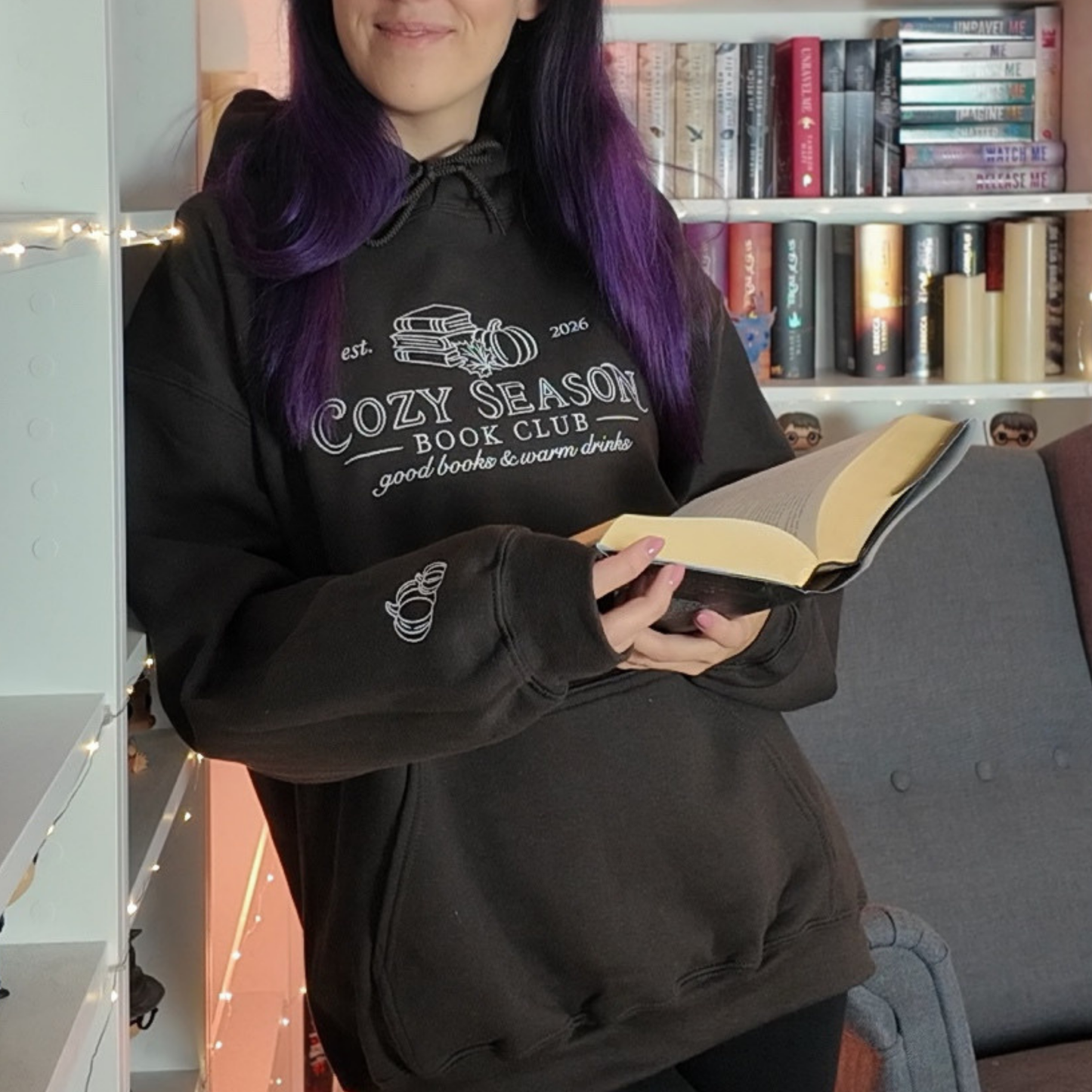 Bookish Hoodie - Cozy Season Book Club bestickt