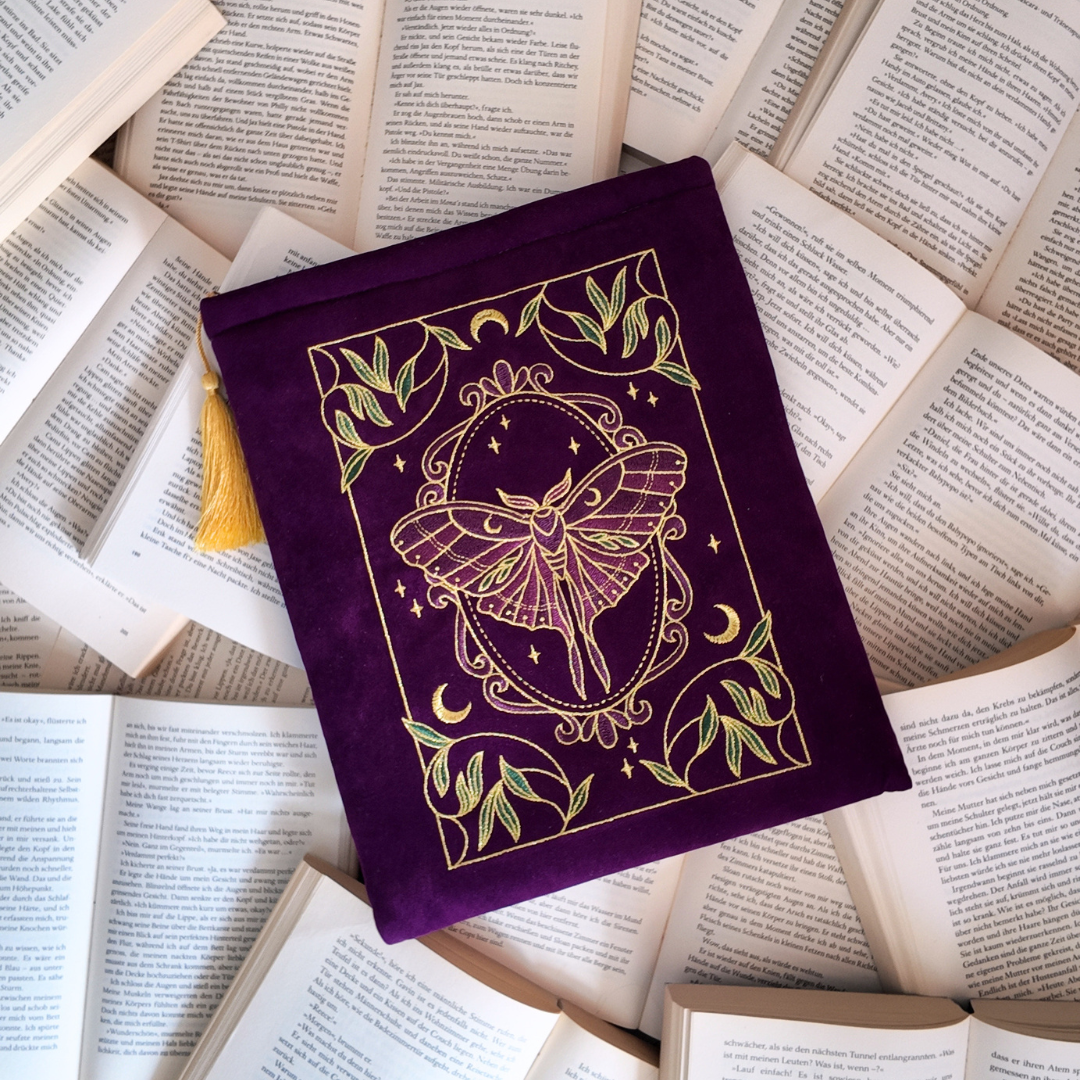 PREORDER Buchtasche "Moth" - Bestickte Fantasy Buchtasche