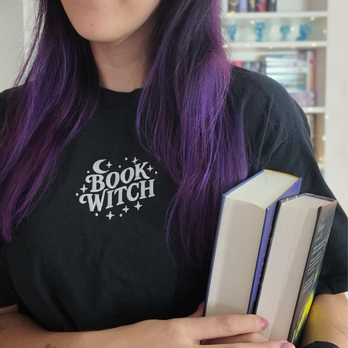 Bookish T-Shirt - Book Witch mit Stick