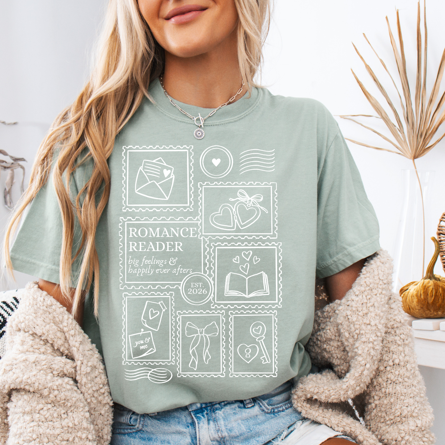Premium T-Shirt | Post Stamp Romance | Druck | Bookish T-Shirt