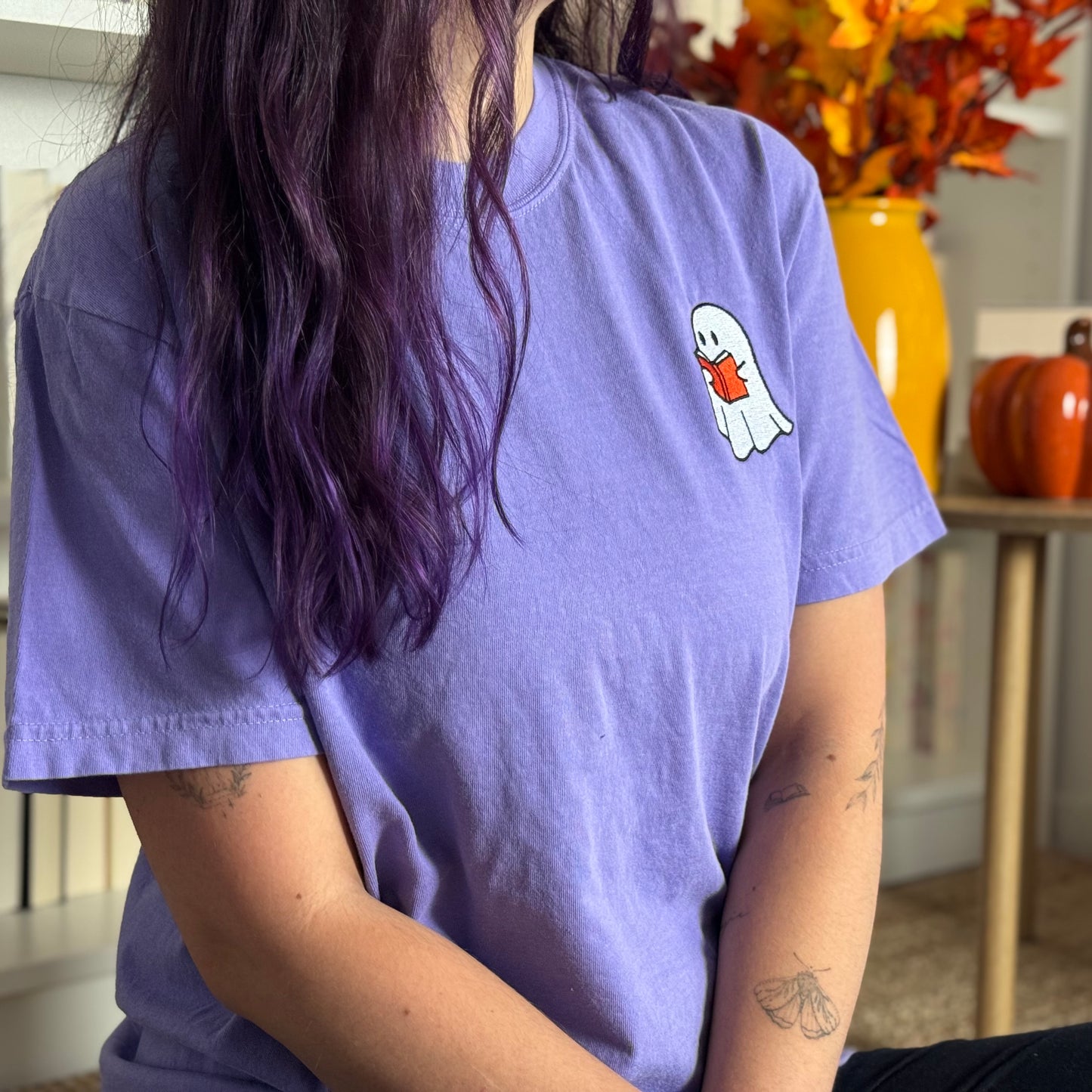 Premium T-Shirt I Book Ghost I bestickt I Bookish Halloween