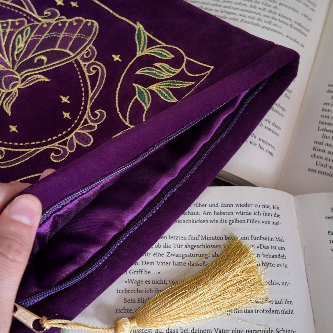 PREORDER Buchtasche "Moth" - Bestickte Fantasy Buchtasche