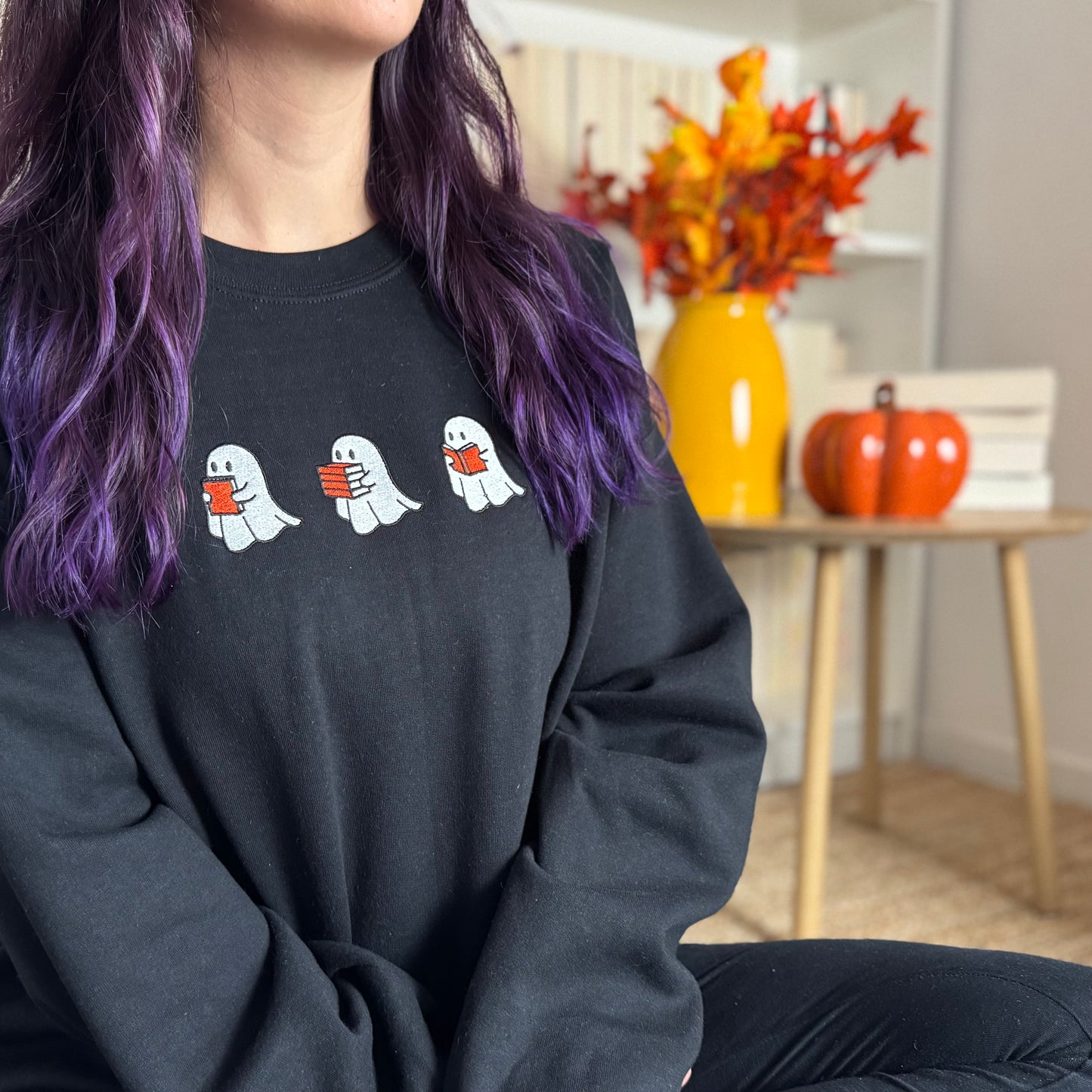 Sweatshirt | Bookish Ghosts | bestickt | Bookish Halloween