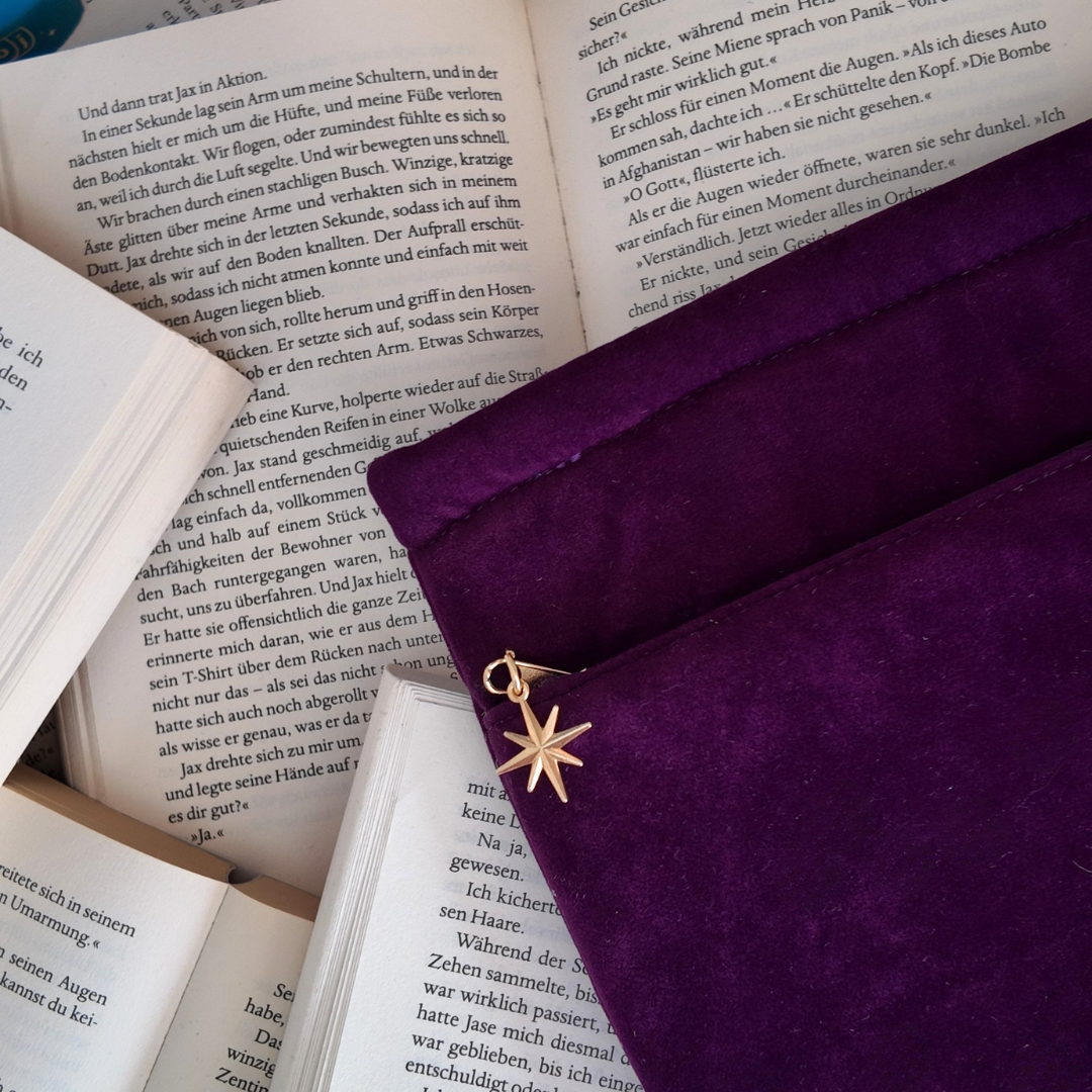 PREORDER Buchtasche "Moth" - Bestickte Fantasy Buchtasche