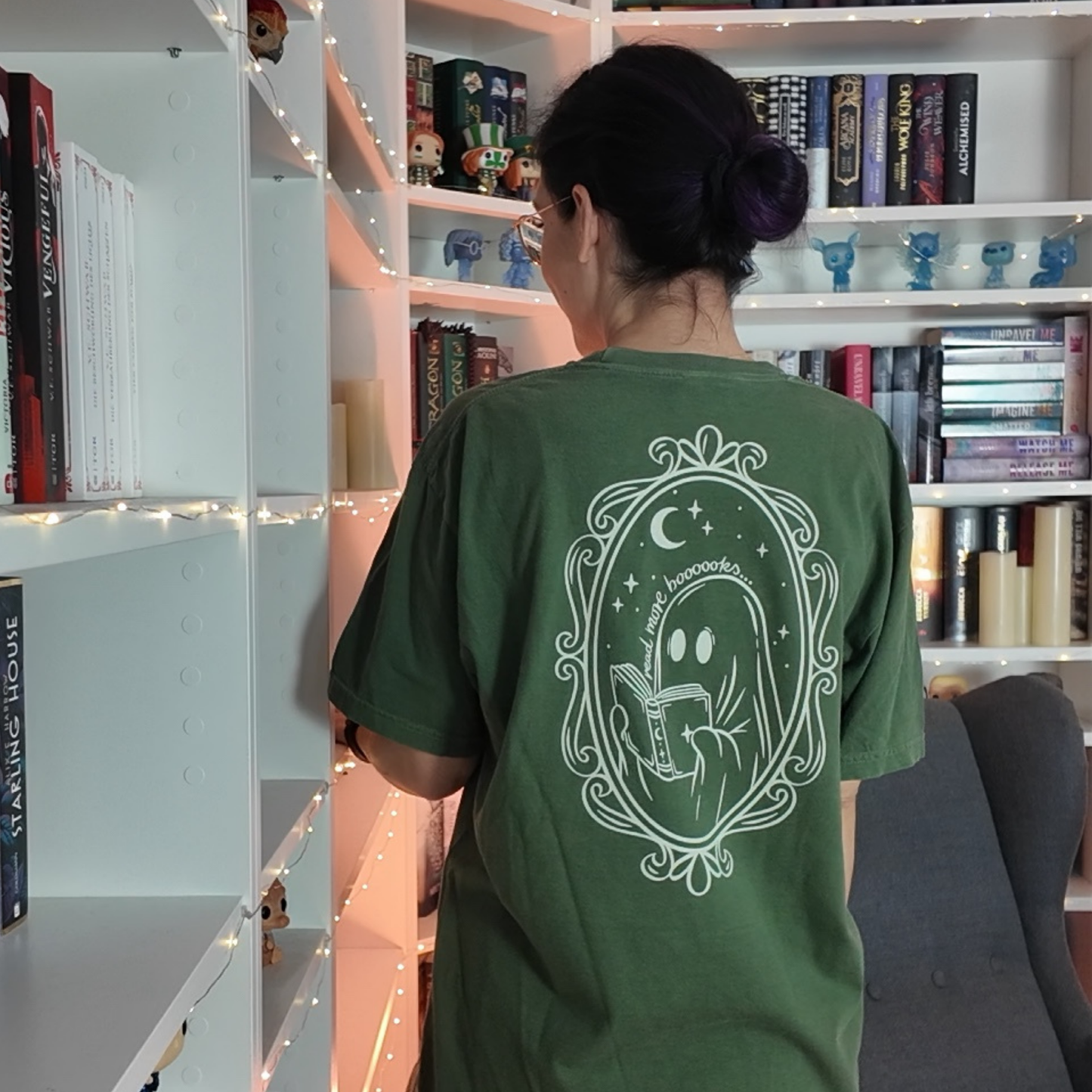 Bookish T-Shirt - Book Ghost mit Backprint