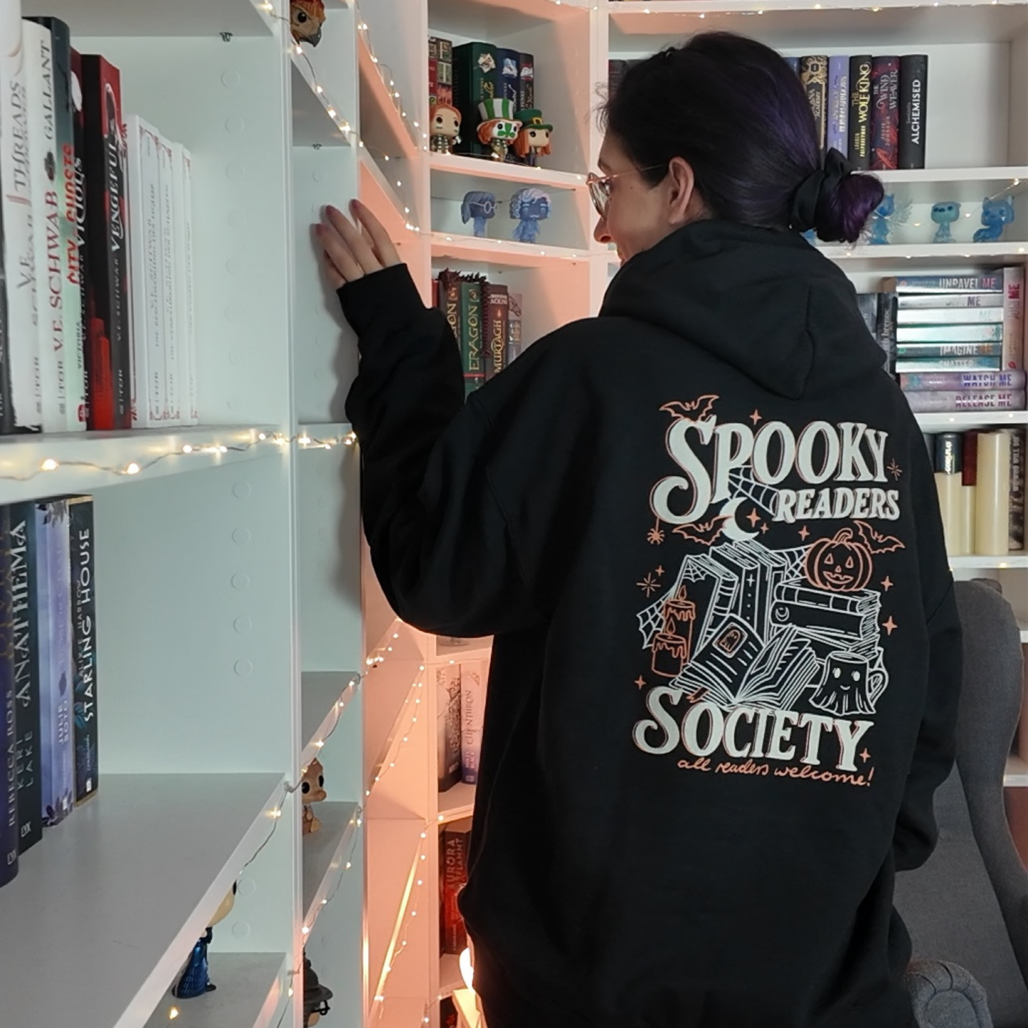 Bookish Hoodie - Spooky Readers Society mit Backprint