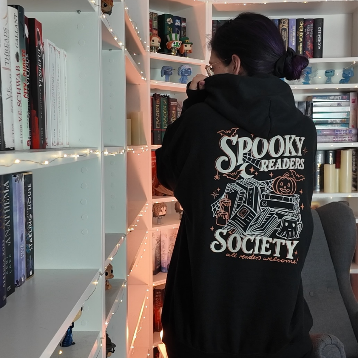 Bookish Hoodie - Spooky Readers Society mit Backprint