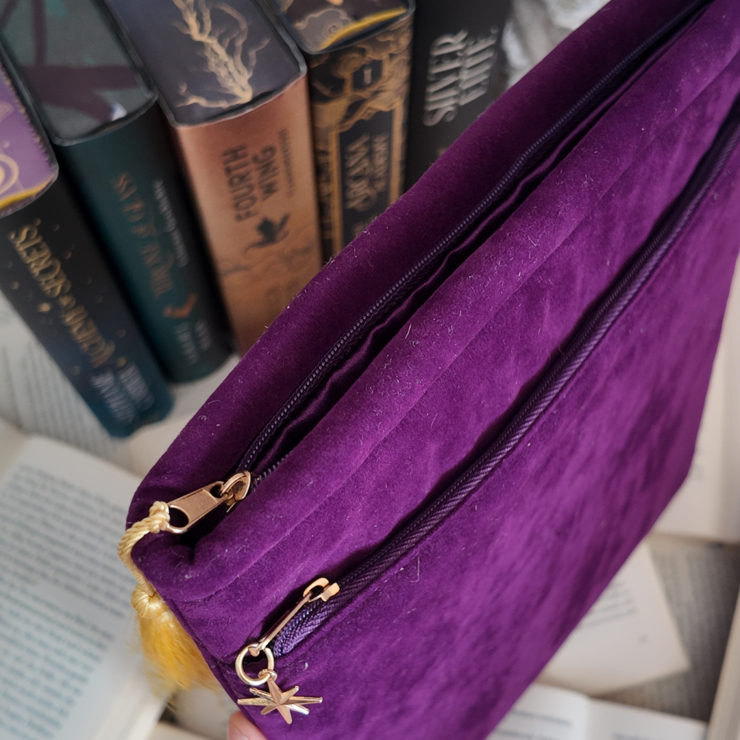 PREORDER Buchtasche "Moth" - Bestickte Fantasy Buchtasche