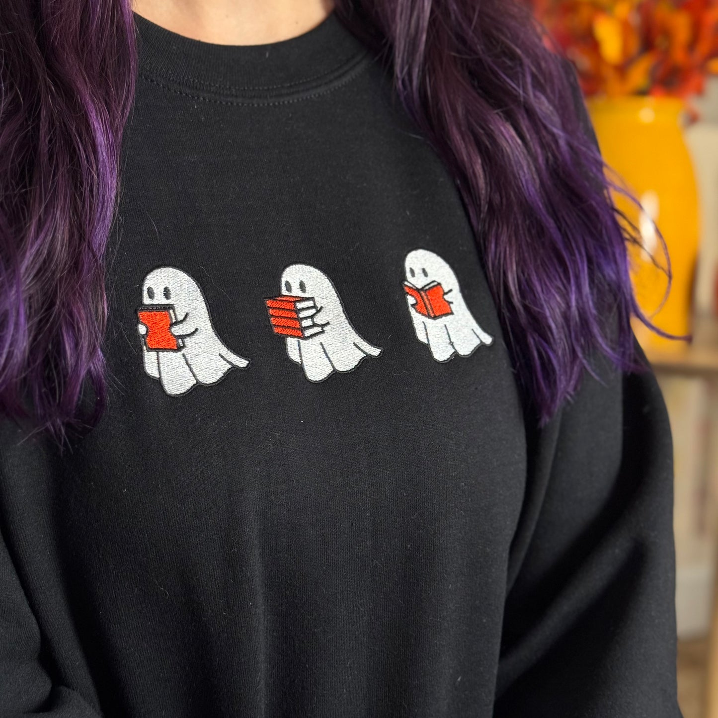 Sweatshirt | Bookish Ghosts | bestickt | Bookish Halloween