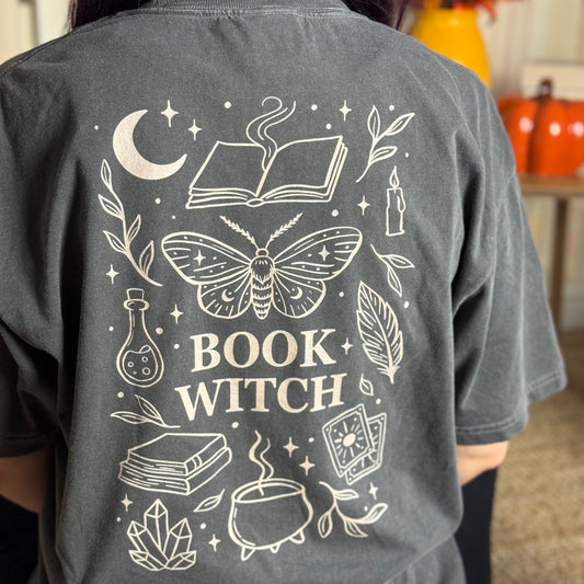 Premium T-Shirt | Book Witch (Back Print) | Druck | Bookish Halloween