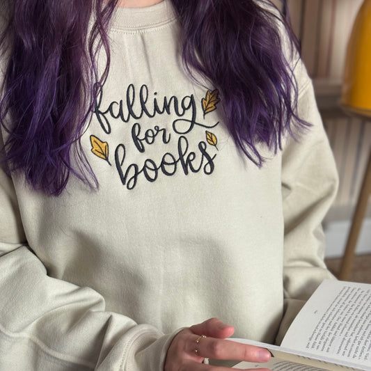 Sweatshirt | Falling for Books | bestickt | Bookish Autumn