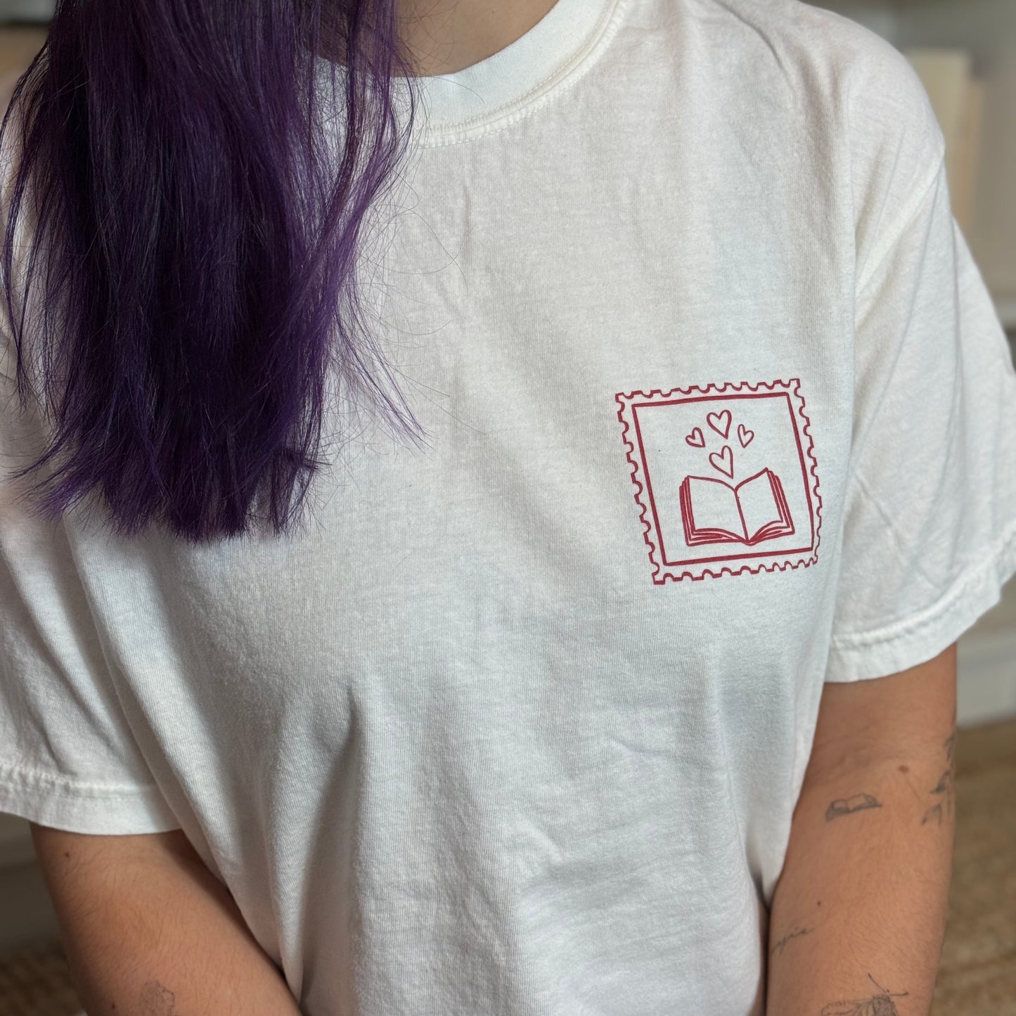 Premium T-Shirt | Post Stamp Romance | Back Print | Druck | Bookish T-Shirt