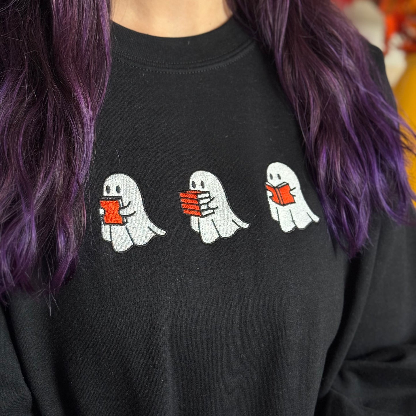 Sweatshirt | Bookish Ghosts | bestickt | Bookish Halloween