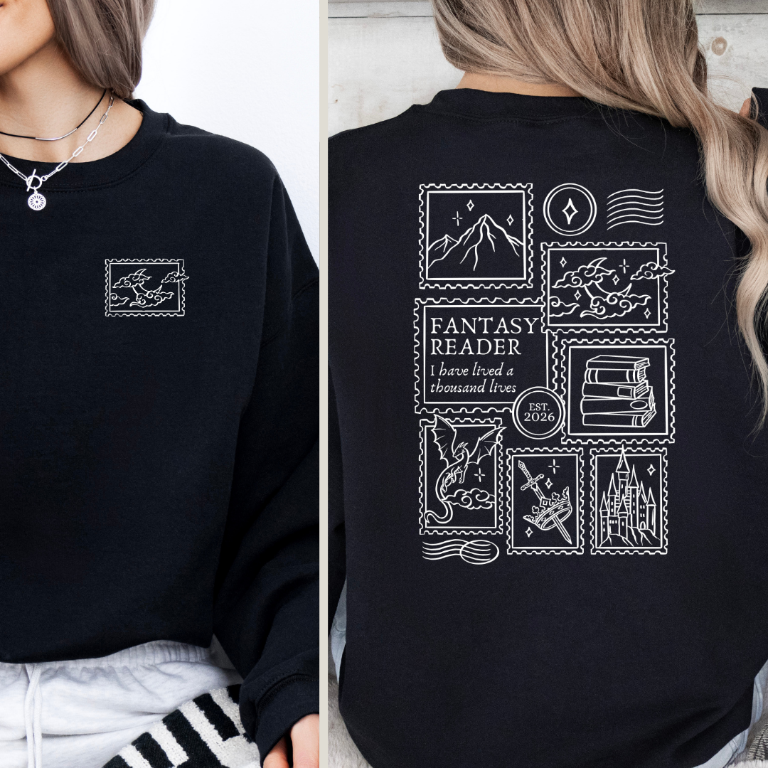 Fantasy Sweatshirt in Schwarz mit kleinem Post-Stamp-Motiv vorne und großem Post-Stamp-Backprint. (Black)