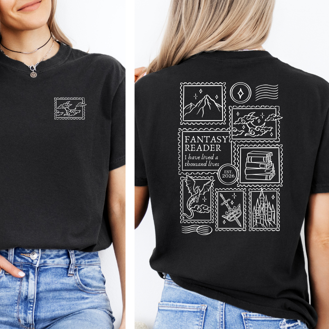 Fantasy Premium T-Shirt in schwarz mit kleinem Post-Stamp-Motiv vorne und großem Post-Stamp-Backprint. (Black)