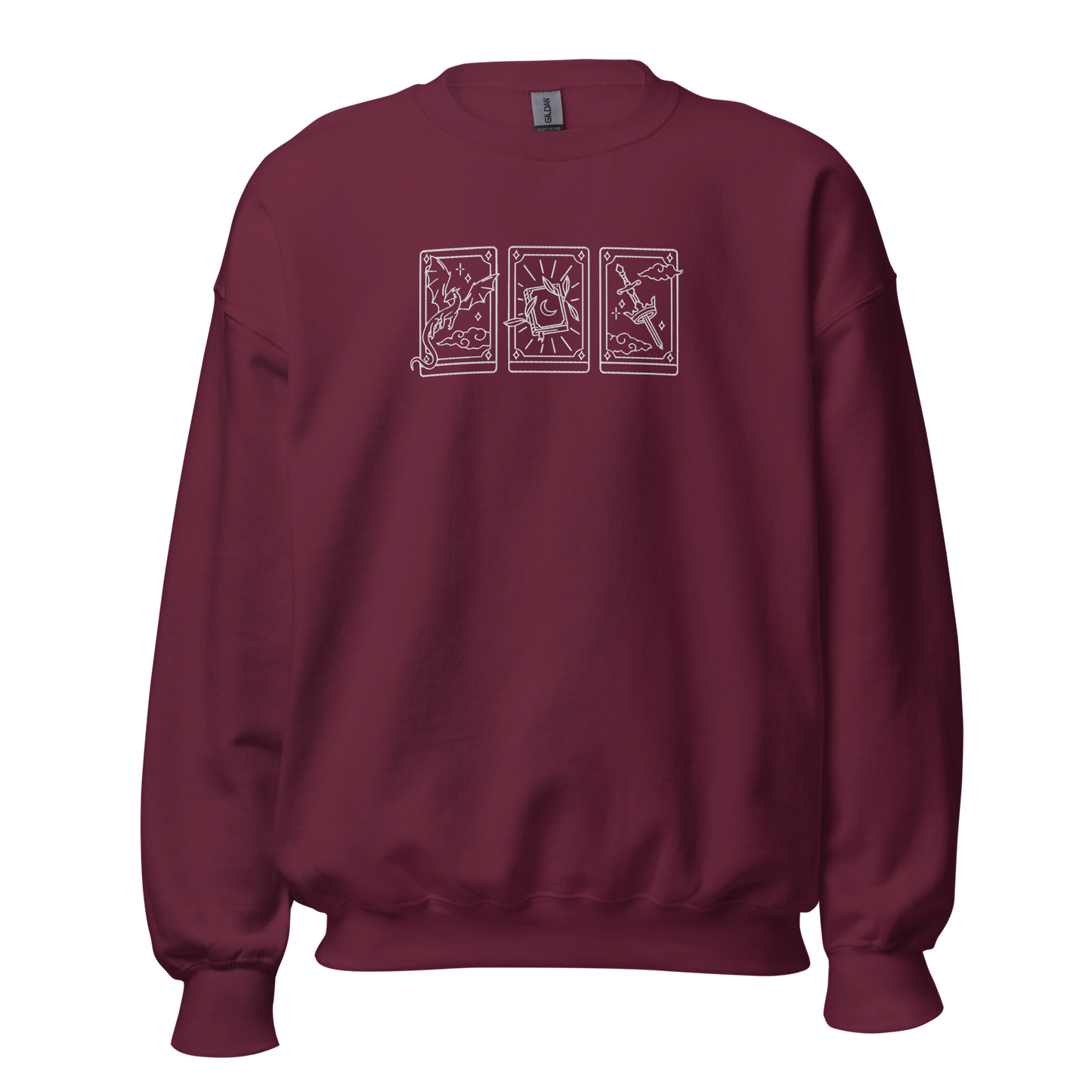 Rotes Fantasy Sweatshirt bestickt mit drei Tarotkarten im Fantasy-Design.