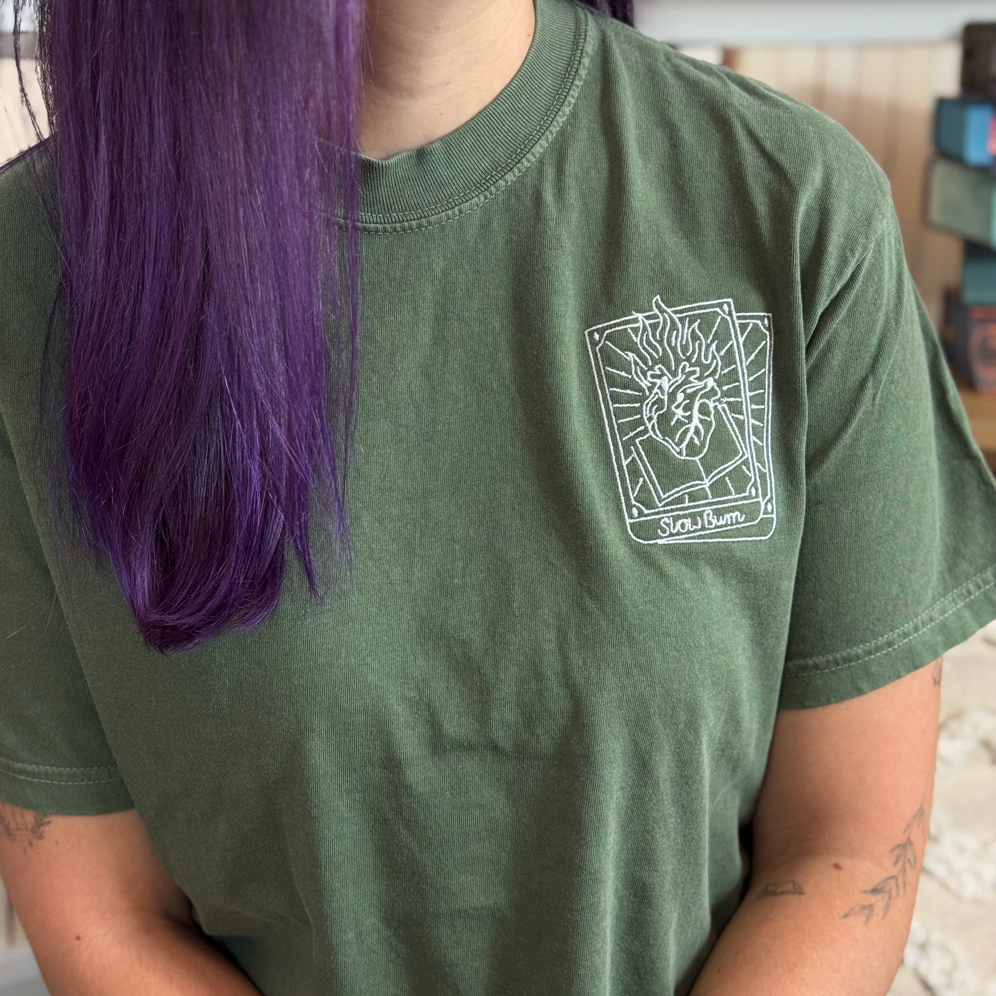 T-Shirt Slow Burn Tarot bestickt - Bookish T-Shirt