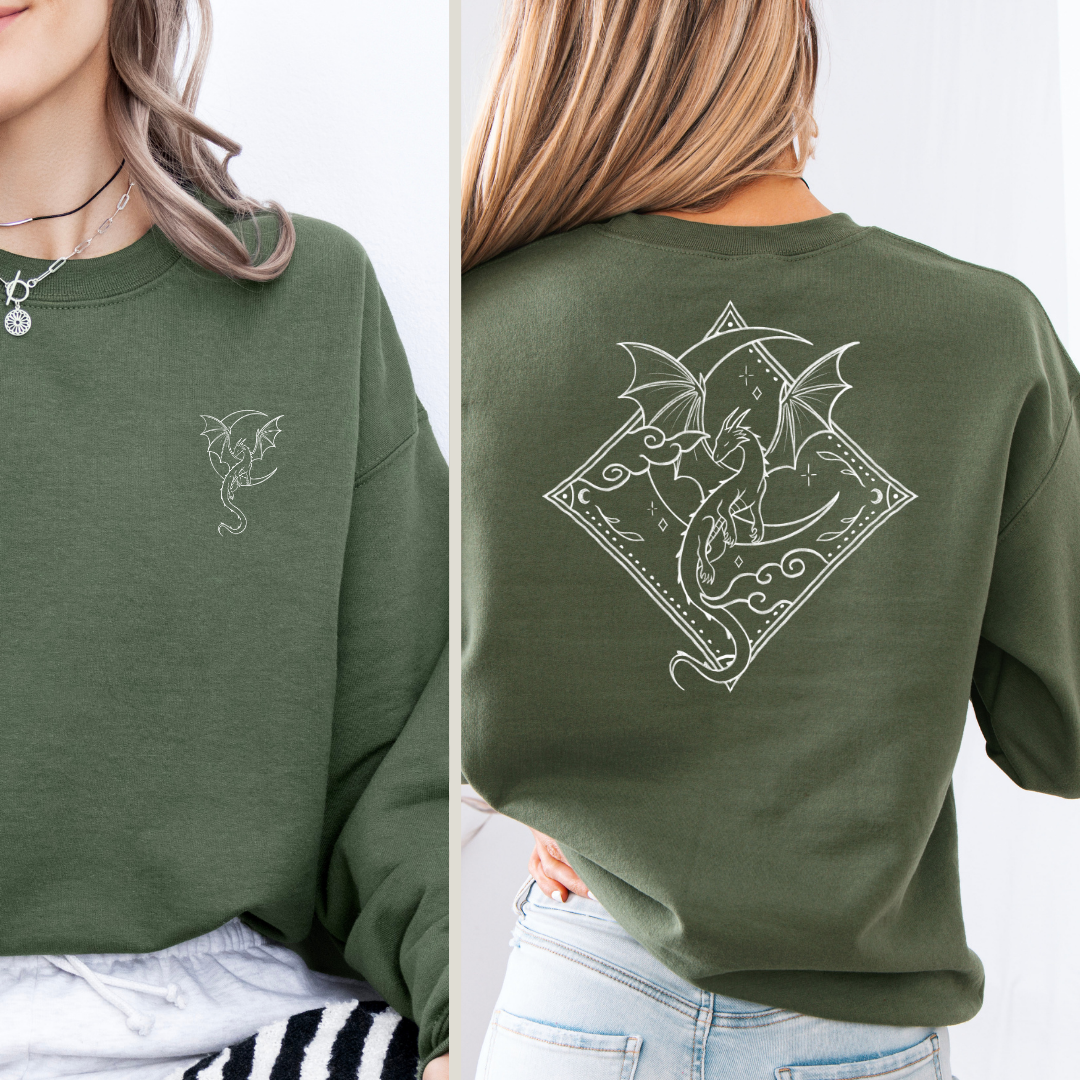 Drachen Sweatshirt in grün mit kleinem Frontmotiv und großem Fantasy Drachen Backprint mit Mond. (Military)